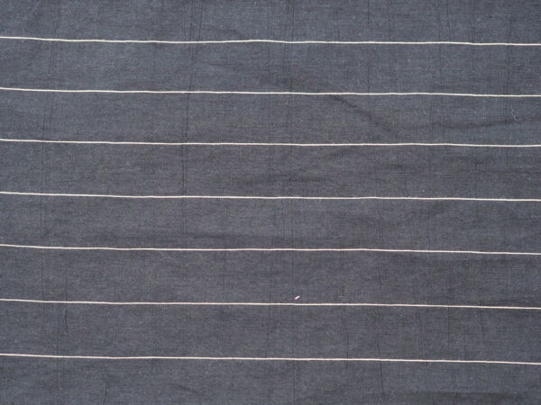 Schwarze Viskose mit dünnen beigen Streifen