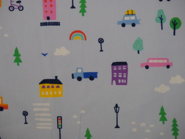 Hellblaue Baumwolle mitten im Stadtleben