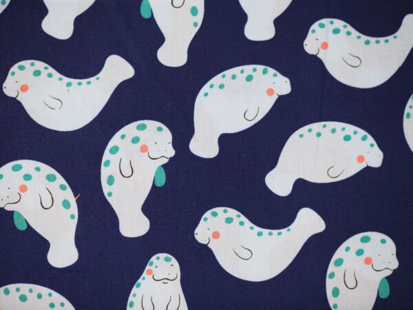 Dunkelblaue Baumwolle mit anmutige Seekühen